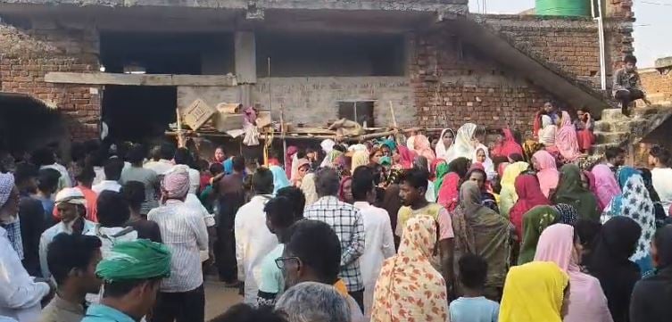 BIG BREAKING : गिरिडीह के एक घर में पिता समेत तीन बच्चों का मिला शव, मचा कोहराम