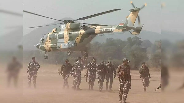 BIG BREAKING : चाईबासा के सारंडा जंगल में फिर आईईडी ब्लास्ट, एक जवान घायल, एअरलिफ्ट कर लाया जा रहा रांची