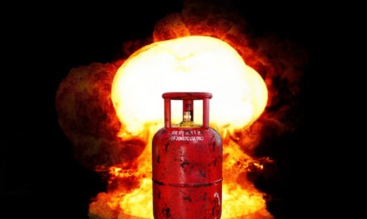 BREAKING : गैस सिलेंडर लीक होने से लगी आग, कस्तूरबा विद्यालय की दो छात्रा और रसोईया झुलसी