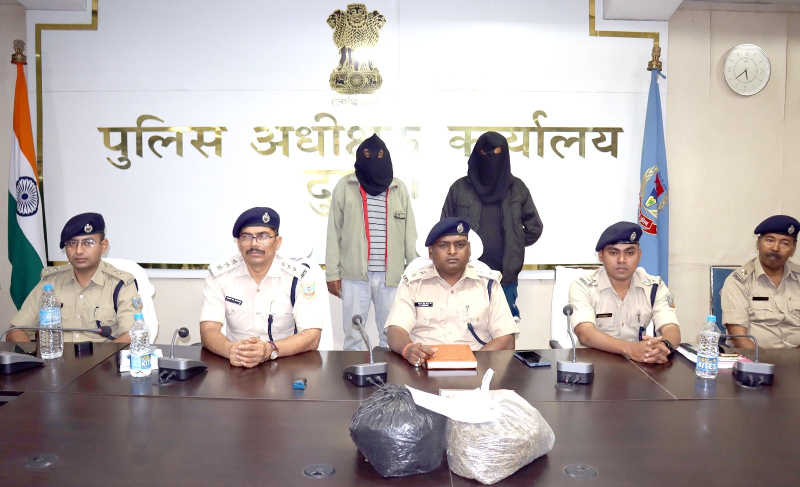 दुमका में पिता पुत्र कर रहे थे गांजा की तस्करी, पुलिस ने जाल बिछाया और पहुंच गए सलाखों के पीछे