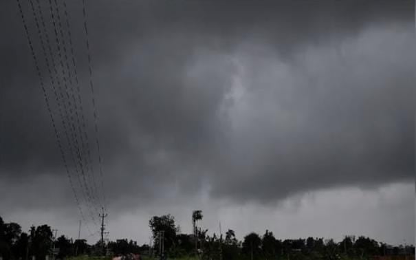 Weather Alert: आज झारखंड के अधिकांश जिलों में तेज हवा के साथ बारिश और वज्रपात, येलो अलर्ट जारी
