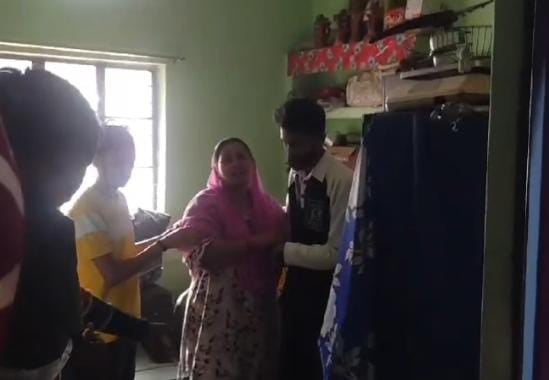 झूठ छुपाने के लिए महिला ने अपने ही घर में फर्जी चोरी की रच दी साजिश, पुलिस ने किया हैरान करनेवाला खुलासा, पढ़ें पूरा मामला