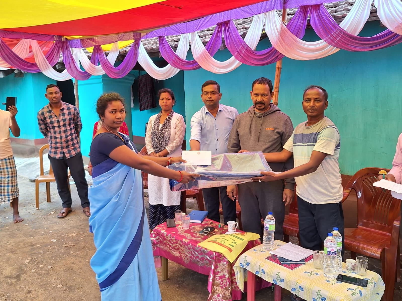 चाईबासा:आंधी तूफान से क्षतिग्रस्त हुआ 32 लोगों का घर, मदद के लिए आगे आएं मंत्री दीपक बिरुवा, मुआवजा देने की कही बात