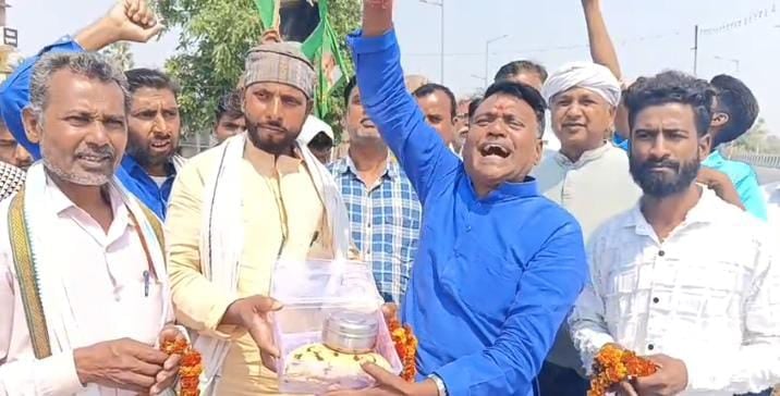 फिर सामने आया लालू प्रसाद यादव का बिहारी व्यंजन प्रेम,मकई की रोटी और बथुआ के साग के लिए रुकवाया काफिला