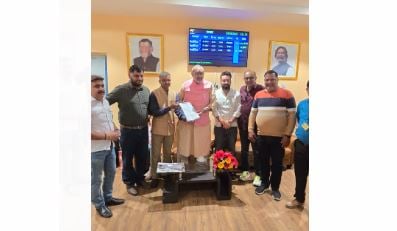 केंद्रीय कपड़ा मंत्री से दिल्ली हाट की तर्ज पर देवघर में बैद्यनाथ हाट और निफ्ट की स्थापना की मांग, संप चैंबर ने सौंपा ज्ञापन