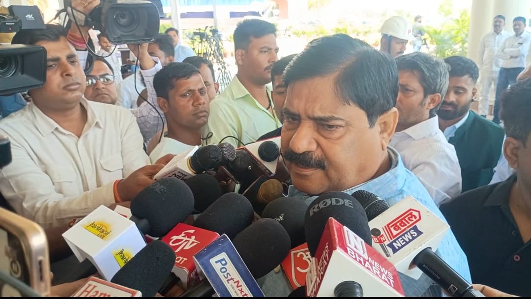 बजट सत्र: पुलिस की पिटाई से युवक की मौत पर बोले विधायक-राज्य में कानून व्यवस्था फेल, किसकी जमीन कौन लिखवा ले गारंटी नहीं