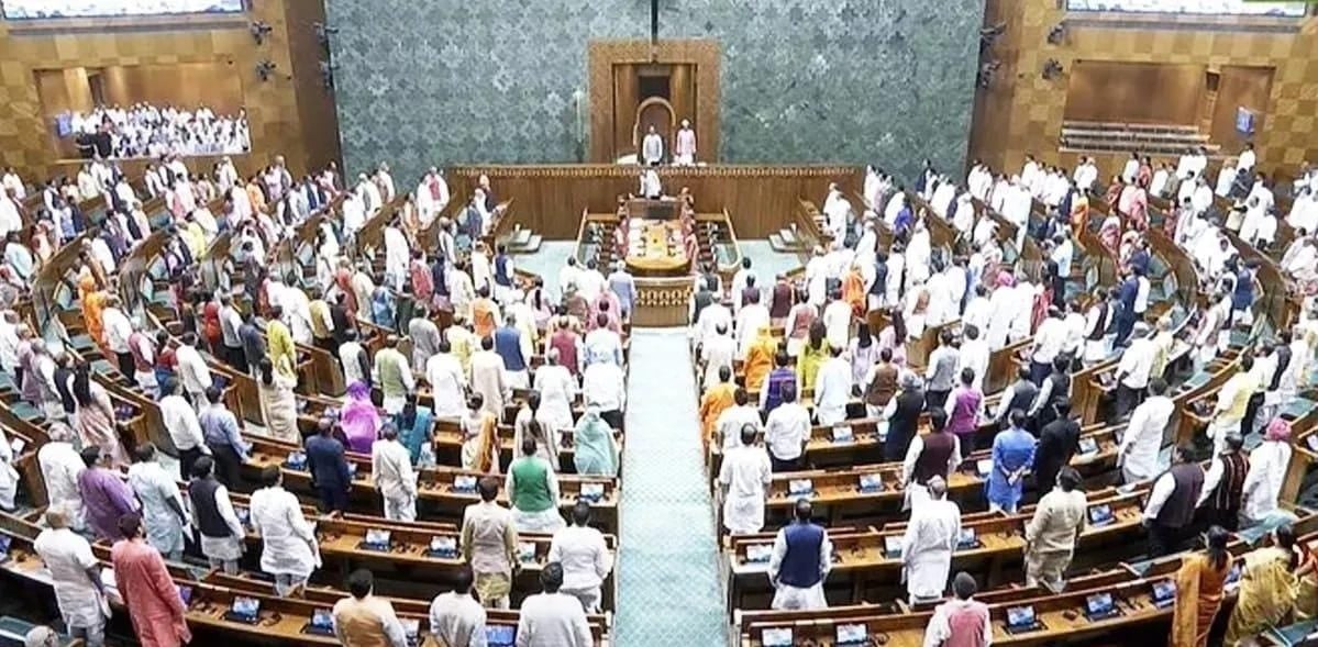 केंद्र सरकार ने सांसदों के वेतन और भत्ते बढ़ाए, पेंशन में भी की गई बढ़ोतरी, जानिए विस्तार से