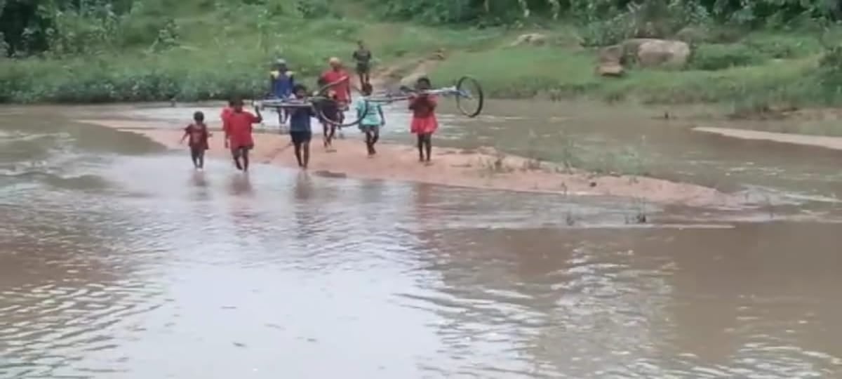 आजादी के 75 साल भी बुनियादी सुविधा के लिए तरस रहे सिसई के ग्रामीण