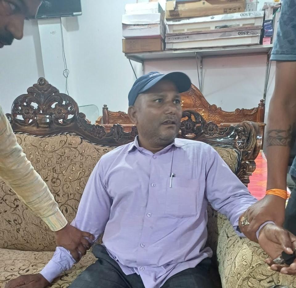 Breaking: चतरा में पांच हजार घूस लेते रोजगार सेवक गिरफ्तार, एसीबी की टीम ने रंगे हाथ दबोचा