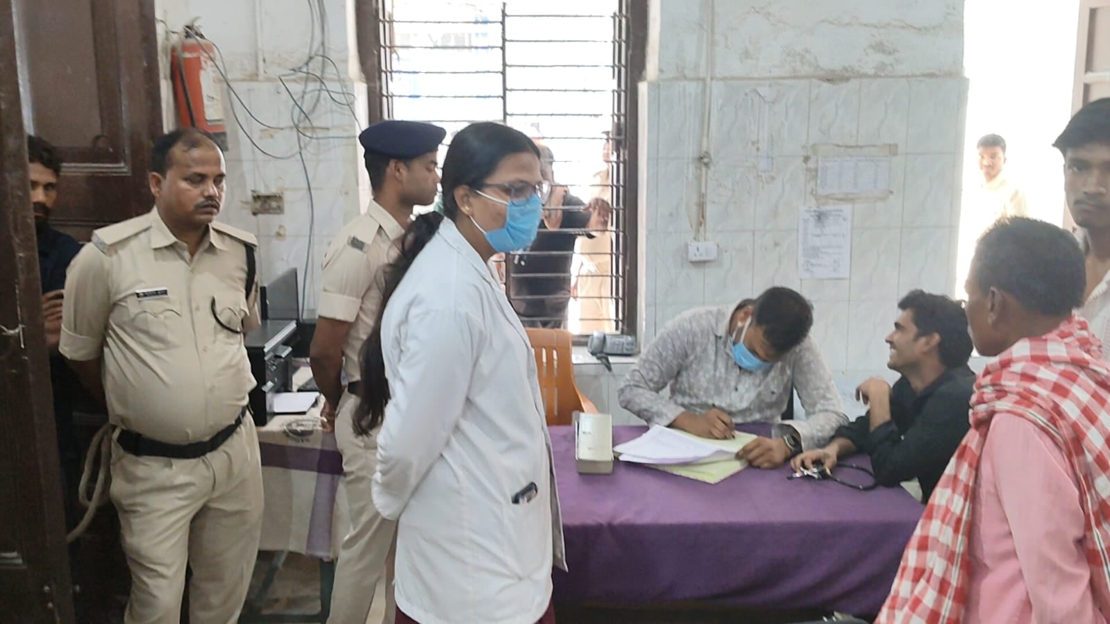 मुजफ्फरपुर: ट्रेन में युवक से छिनतई, विरोध करने पर बदमाशों ने चलती ट्रेन से दिया धक्का, पुलिस ने अस्पताल में कराया भर्ती