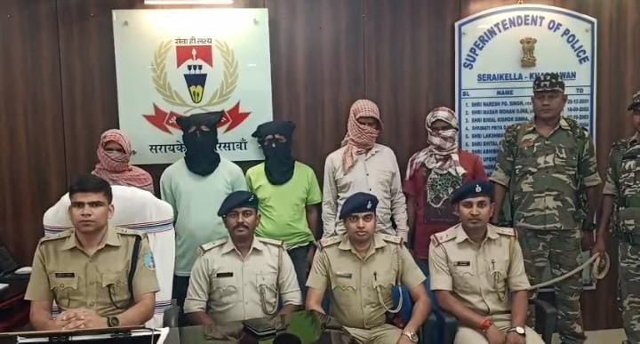 BREAKING: नक्सली संगठन के नाम पर लेवी वसूलने वाले गिरोह का खुलासा, सरायकेला पुलिस ने पांच को किया गिरफ्तार