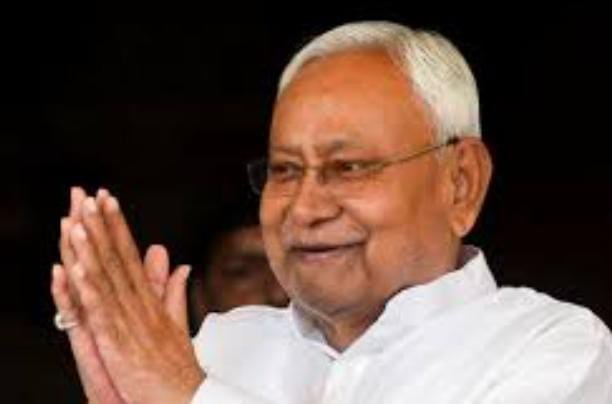 Bihar Politisc:वक्फ बिल पर छिड़े सियासी घमासान के बीच अचानक जदयू कार्यालय पहुंचे नीतीश कुमार, पढ़ें बंद कमरे में कार्यकर्ताओं से क्या हुई बात