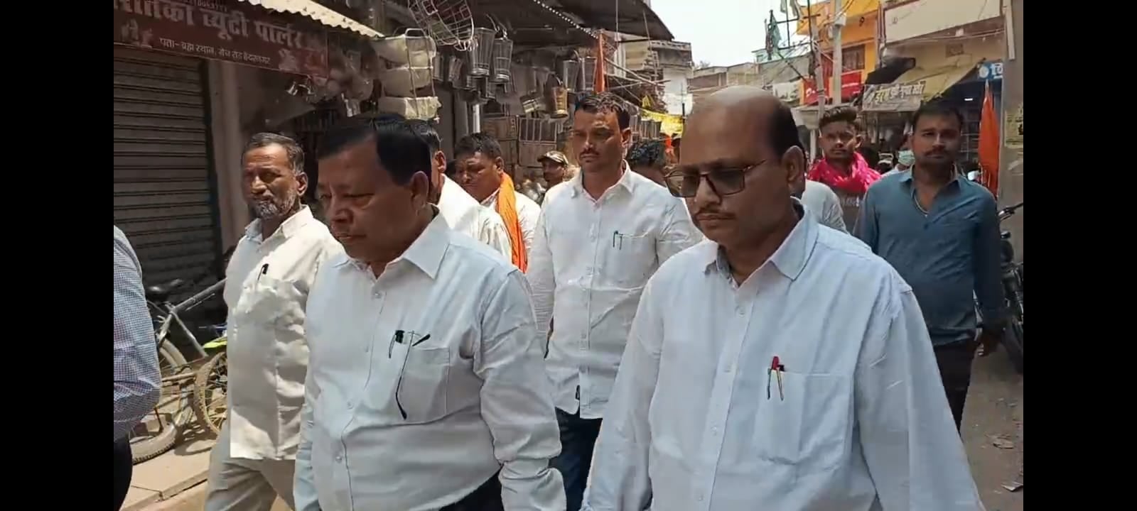 PALAMU NEWS:रामनवमी का त्योहार शांतिपूर्ण संपन्न कराने को लेकर जिला के पुलिस व प्रशासनिक अधिकारियों ने किया फ्लैग मार्च