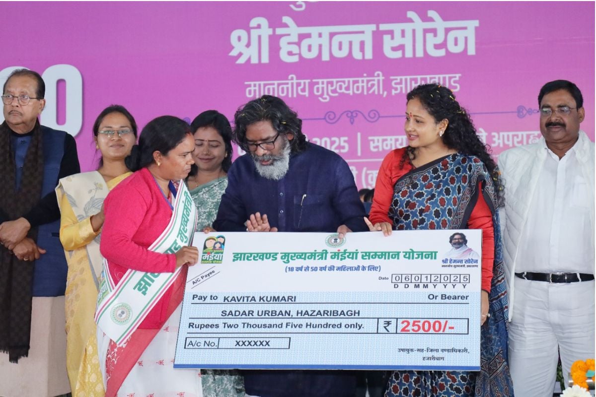 हेमंत ने चेताया, गांव में घूम रहे ठग, उड़ा ले जाएंगे मंईयां का पैसा! DBT के नाम पर चल रहा बड़ा खेल