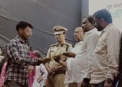 जमशेदपुर में 224 चौकीदारों को मंत्री रामदास ने दिया नियुक्ति पत्र, कहा- युवाओं के सपने को साकार करने के लिए सरकार प्रयत्नशील