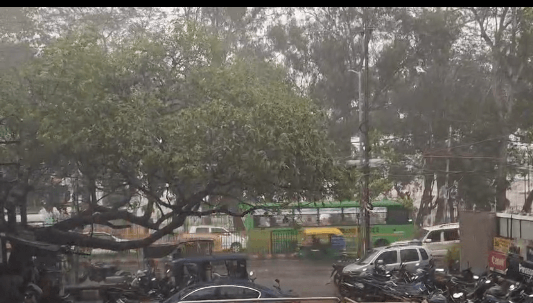 मौसम ने बदला मिजाज, पटना समेत बिहार के कई जिलों में झमाझम बारिश, मौसम विभाग ने जारी की चेतावनी