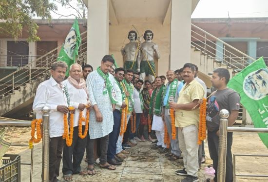 गोड्डा में मनायी गयी स्वतंत्रता संग्राम के महानायक सिदो-कान्हू की जयंती, झारखंड मुक्ति मोर्चा ने किया माल्यार्पण