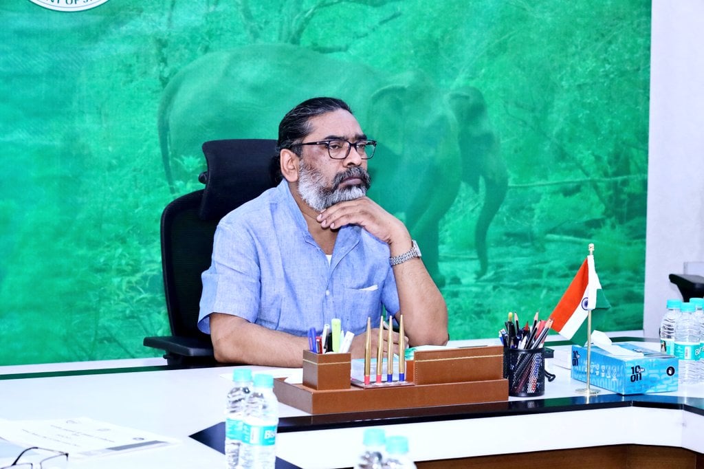 आखिर गुस्से में क्यों हैं राज्यभर के गुरुजी, झारखंड सरकार को क्यों पढ़ा रहे सुधर जाने की पाठ, जानिए क्या है पूरा मामला