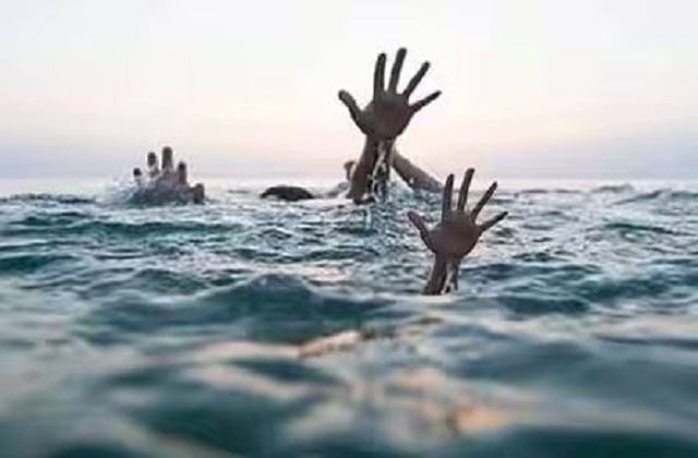 Big Breaking: गढ़वा में तालाब में डूबने से चार बच्चों की मौत, गांव में मची चीख-पुकार