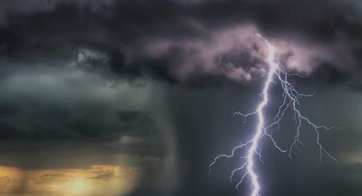 Weather Alert: झारखंड में आज भी तेज़ हवाओं के साथ बारिश, इन जिलों में तूफ़ान के साथ वज्रपात का अलर्ट