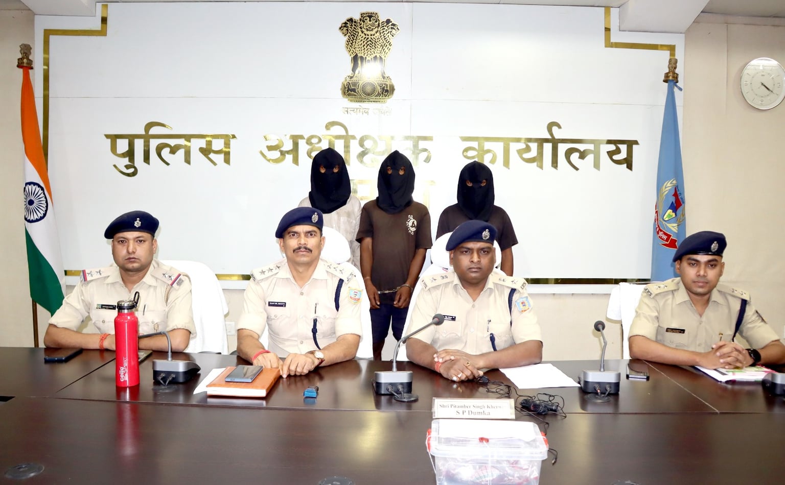 दुमका: काठीकुंड में महिला की हत्या मामले का उद्भेदन, 3 आरोपी गिरफ्तार, विधान सभा में सुनाई पड़ी थी इस हत्या की गूंज