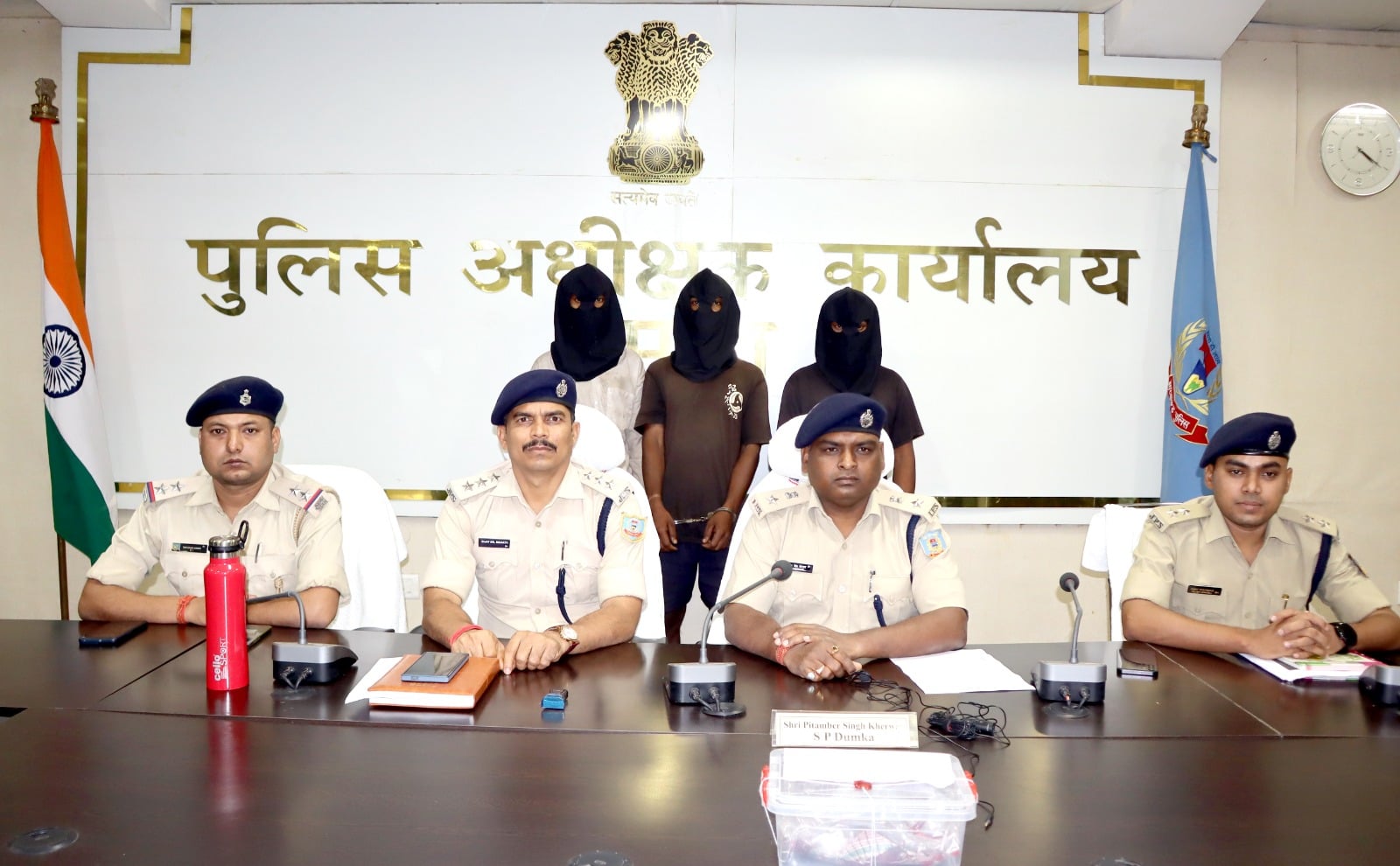 दुमका: काठीकुंड में महिला की हत्या मामले का उद्भेदन, 3 आरोपी गिरफ्तार, विधान सभा में सुनाई पड़ी थी इस हत्या की गूंज