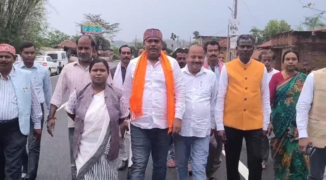 दुमका के मसलिया थाना क्षेत्र में किशोरी का शव बरामदगी मामला: भाजपा प्रतिनिधि मंडल ने पीड़ित परिवार से मिलकर दिया भरोसा
