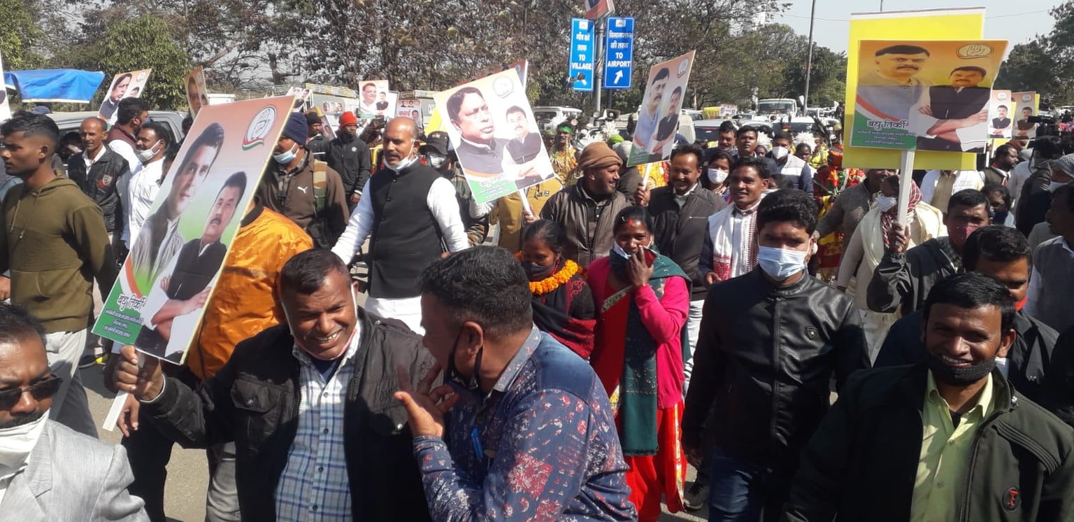 कांग्रेस के नये प्रदेश प्रभारी के रांची पहुंचने पर कार्यकर्ताओं ने किया जोरदार स्वागत