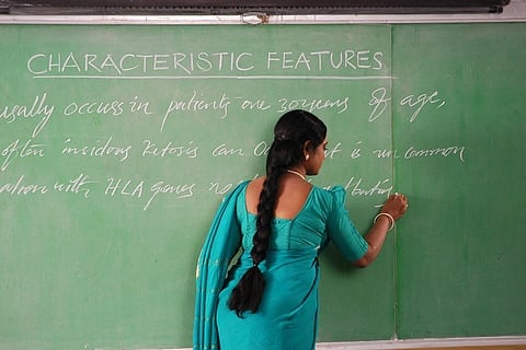 Teachers Vacancy 2025: इस राज्य में 16 हजार से अधिक पदों पर निकली शिक्षकों की भर्ती, ऐसे करें अप्लाई