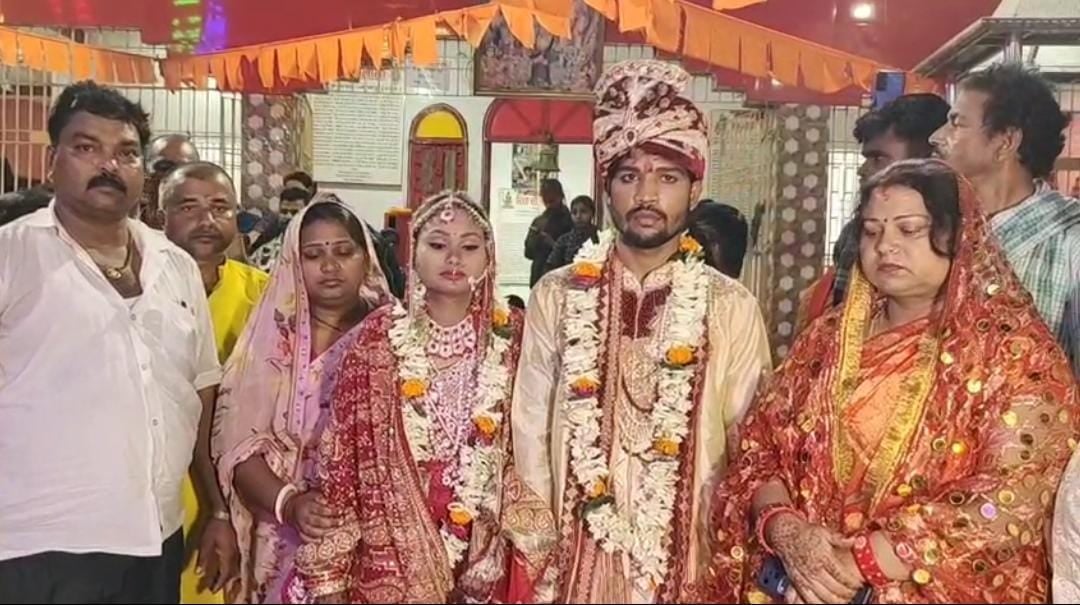 बेटी की डोली से पहले पिता की उठी अर्थी, फिर मोहल्लेवाले ने मंदिर में कराई बिटिया की शादी, अंजान शख्स ने किया कन्यादान