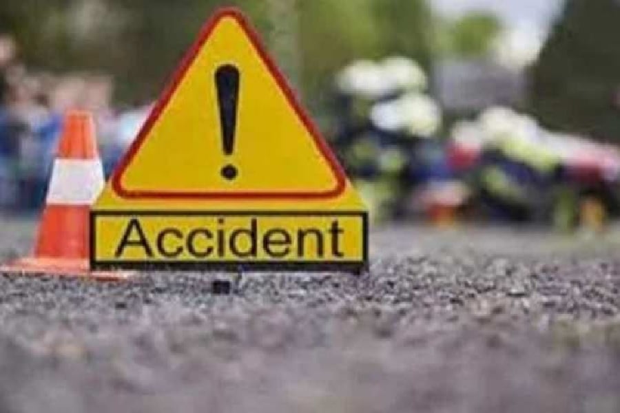 Breaking: हजारीबाग में मजदूर सवार पिकअप वाहन ने खड़े ट्रक में मारी टक्कर, दो की मौत, कई घायल