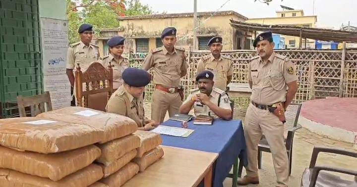 अवैध नशे के खिलाफ भागलपुर पुलिस की बड़ी कार्रवाई, छापेमारी में 166 किलो गांजा बरामद