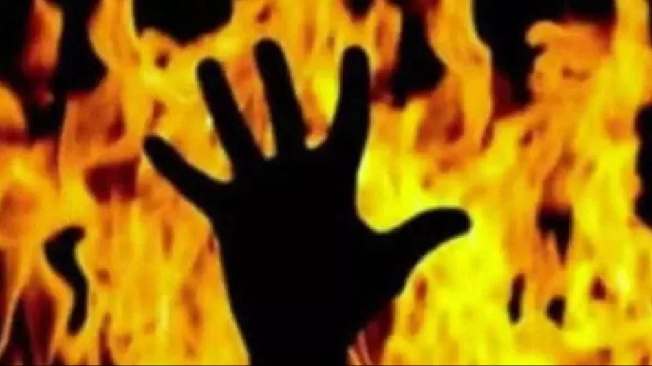 बड़ी खबर: युवती के आत्मदाह की कोशिश के मामले में उसका प्रेमी गिरफ्तार, महिला थाना प्रभारी भी सस्पेंड, मजिस्ट्रेट के सामने बयान दर्ज