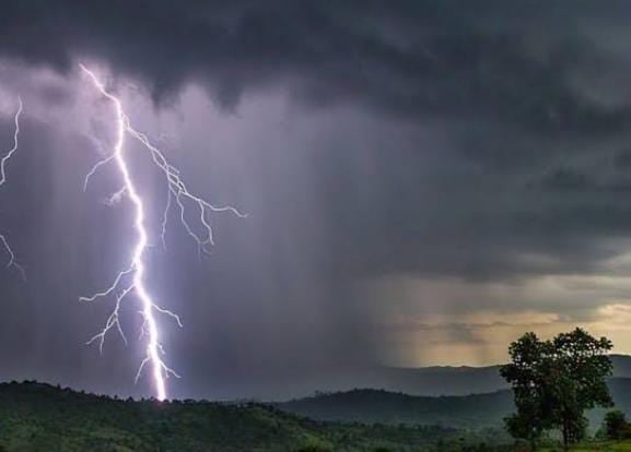 Weather Alert:झारखंड में अगले 4 दिन तक होगी झमाझम बारिश, 5 डिग्री और गिर सकता है पारा, पढ़े आज का हाल