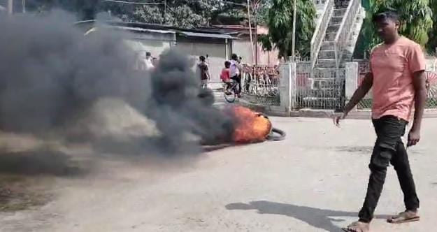 फिर हत्या से थर्राया अररिया! कपड़ा व्यवसाई के पुत्र की गोली मारकर हत्या, नाराज लोगों ने फुलकहा बजार बंद कर किया प्रदर्शन