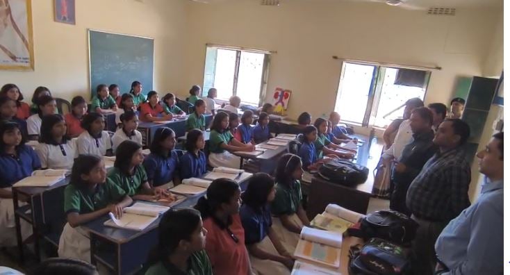 कस्तूरबा गांधी विद्यालय के खामियों को दूर करने का एसडीओ ने दिए सख्त निर्देश, वार्डन पर लगा था छात्रा के मौत का आरोप