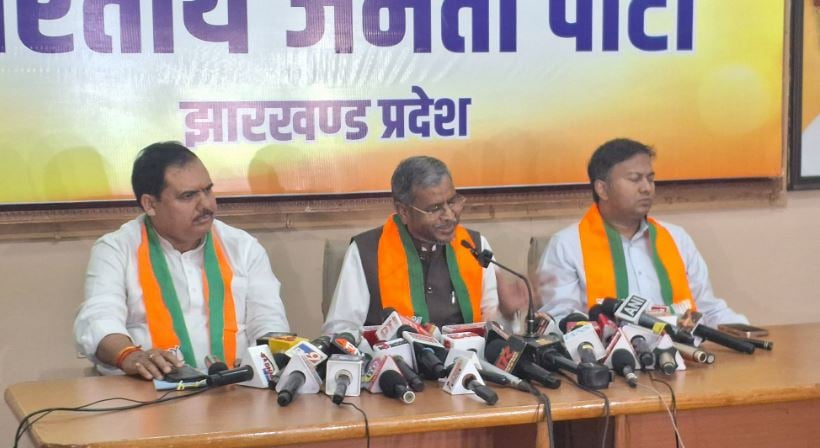 सेवानिवृत्ति के बाद भी किस हैसियत से DGP के पद पर हैं अनुराग गुप्ता: बाबूलाल