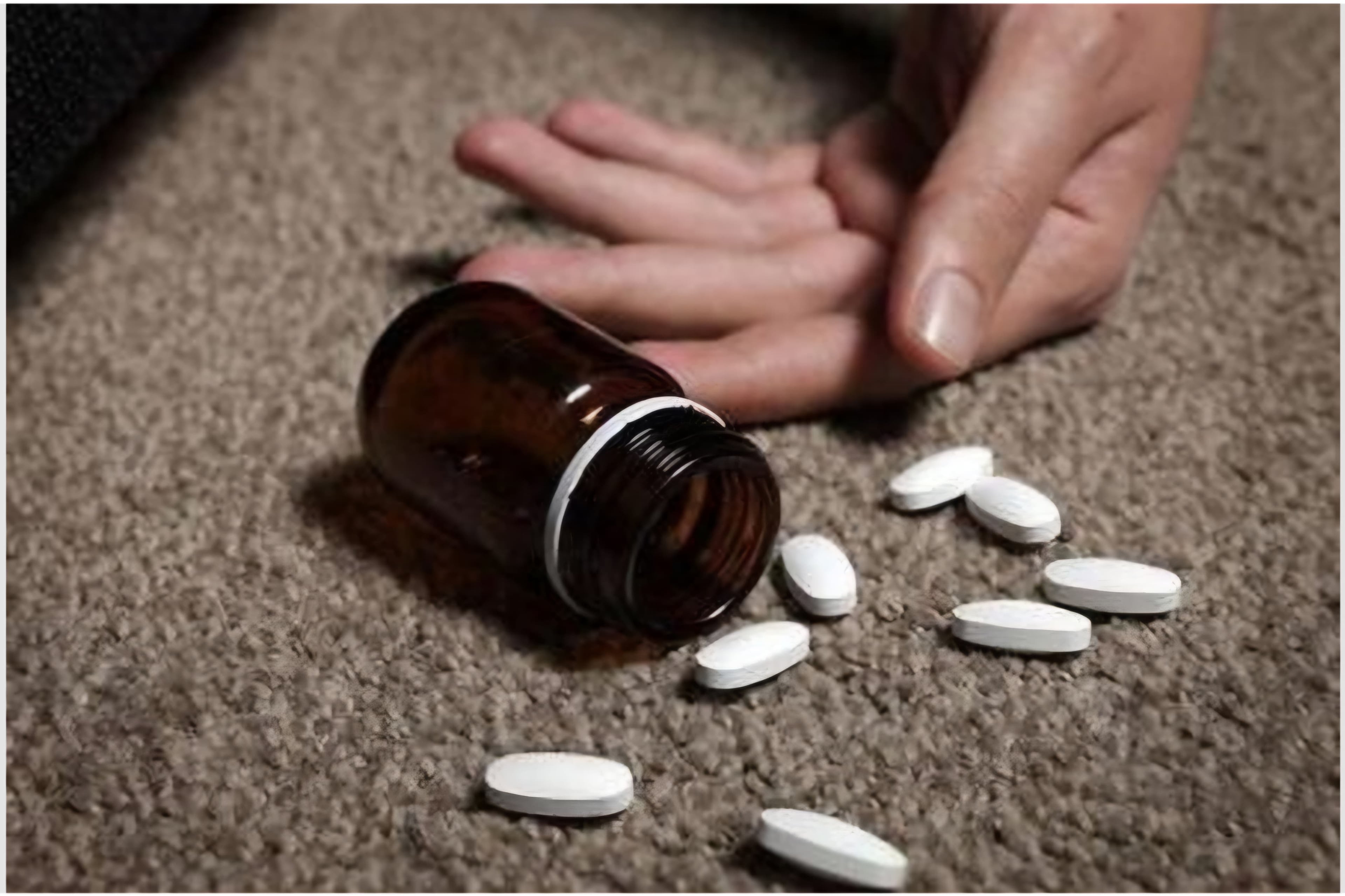 सल्फास बना ज़हर का दूसरा नाम, पाकुड़ में बेखौफ़ बिक रही मौत की गोलियां, जहर के सौदागरों पर कब गिरेगी गाज ?