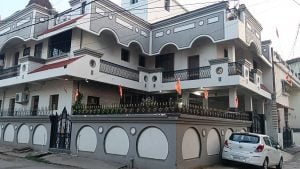 चाईबासा में तीसरे व्यापारी के घर पर भी छापा: IT और GST की टीम तीनों ठिकानों पर लगातार कागजातों को खंगाल रही,बड़ा है टैक्स चोरी का खेल