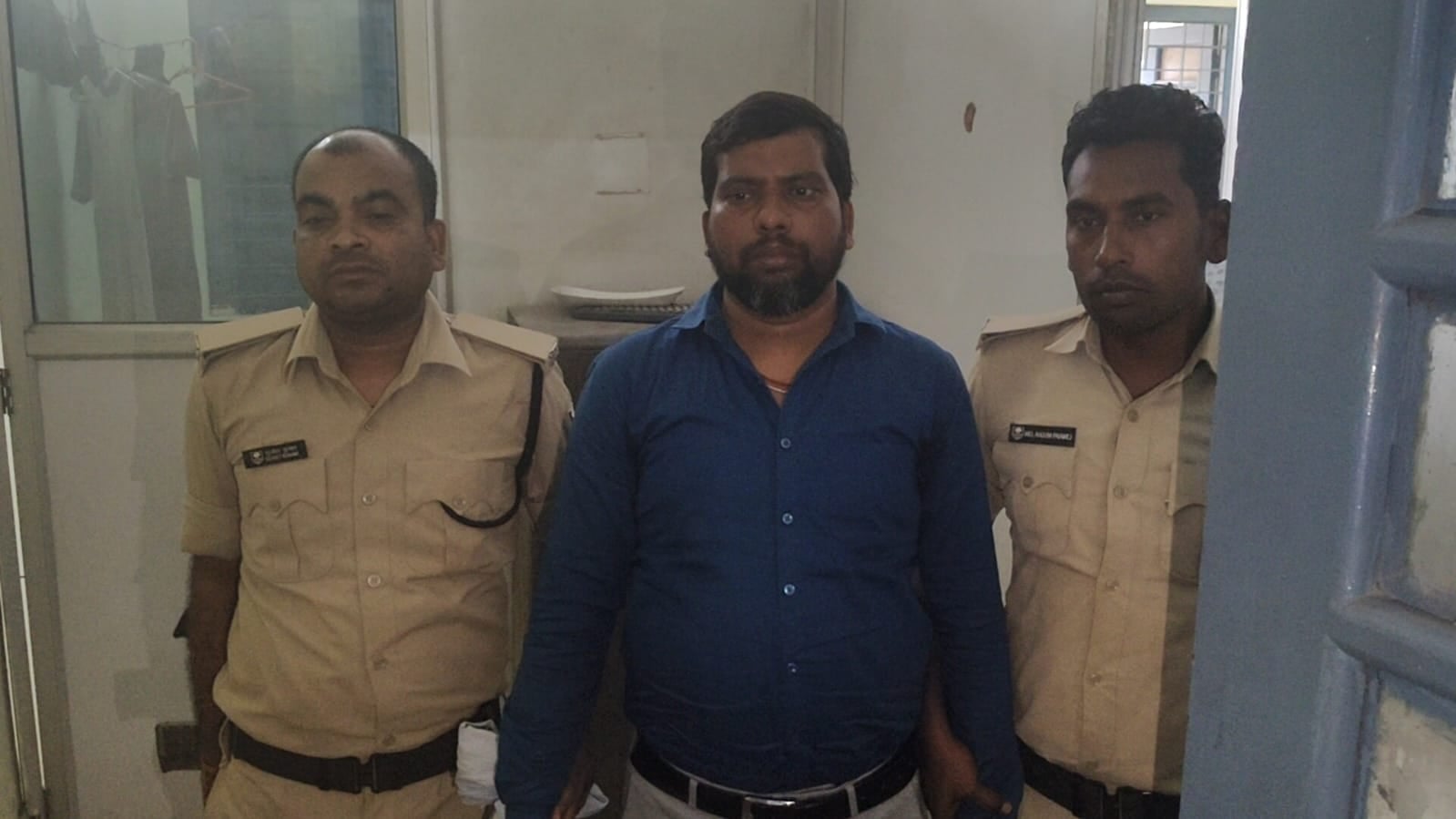 दाखिल खारिज के लिए सात हजार रिश्वत ले रहा था राजस्व कर्मचारी,निगरानी की टीम ने कर लिया गिरफ्तार