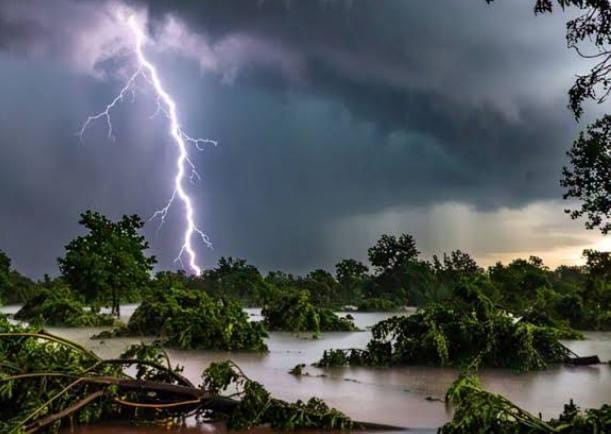 Weather Alert: आज पूरे झारखंड में कहर बरपा सकता है मौसम, इन जिलों में आंधी तूफ़ान और वज्रपात का येलो अलर्ट