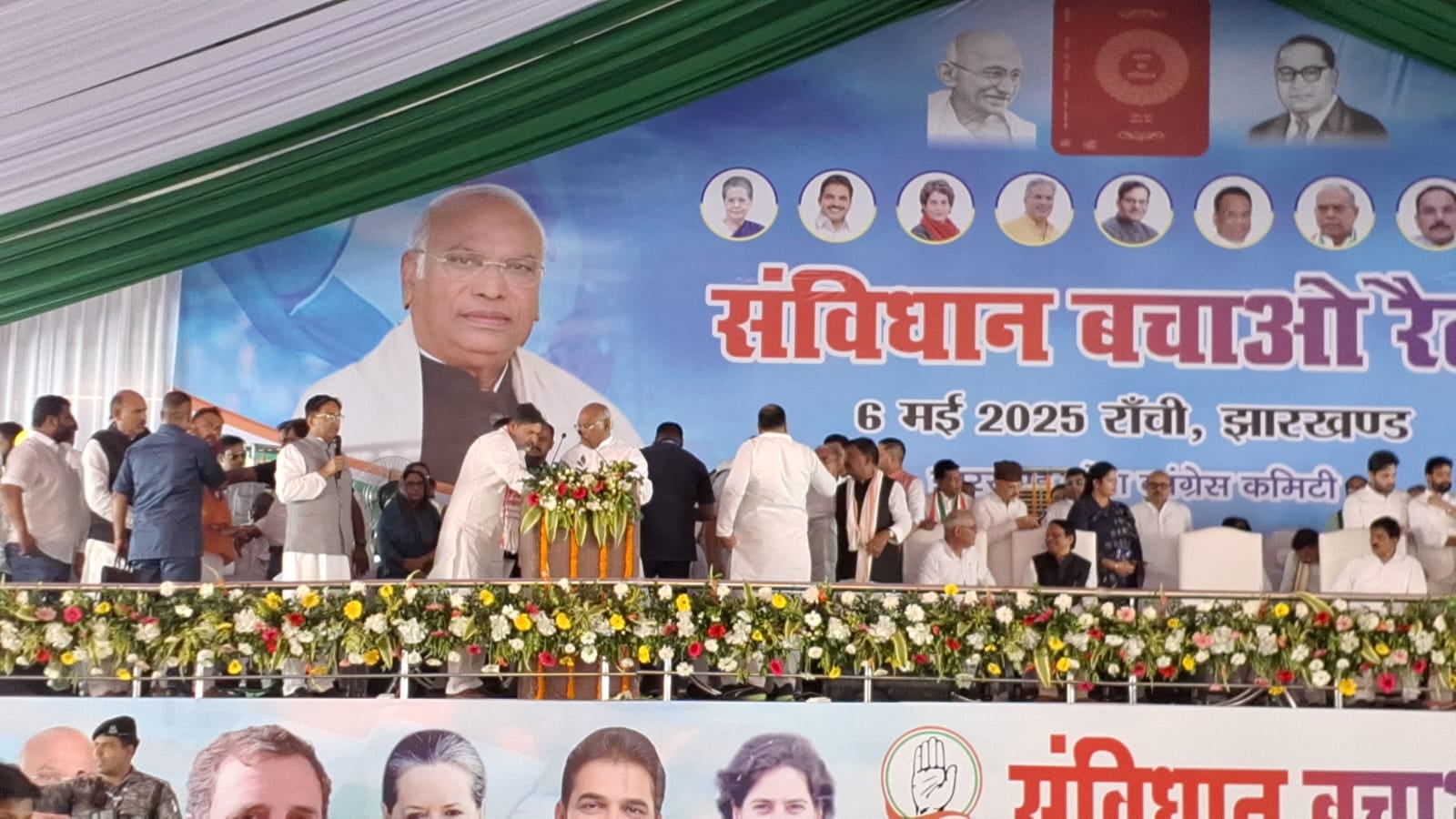 कांग्रेस की संविधान बचाओ रैली में गरजे खरगे, कहा-100 लोगों की जान लेकर सत्ता में बैठना चाहती है भाजपा