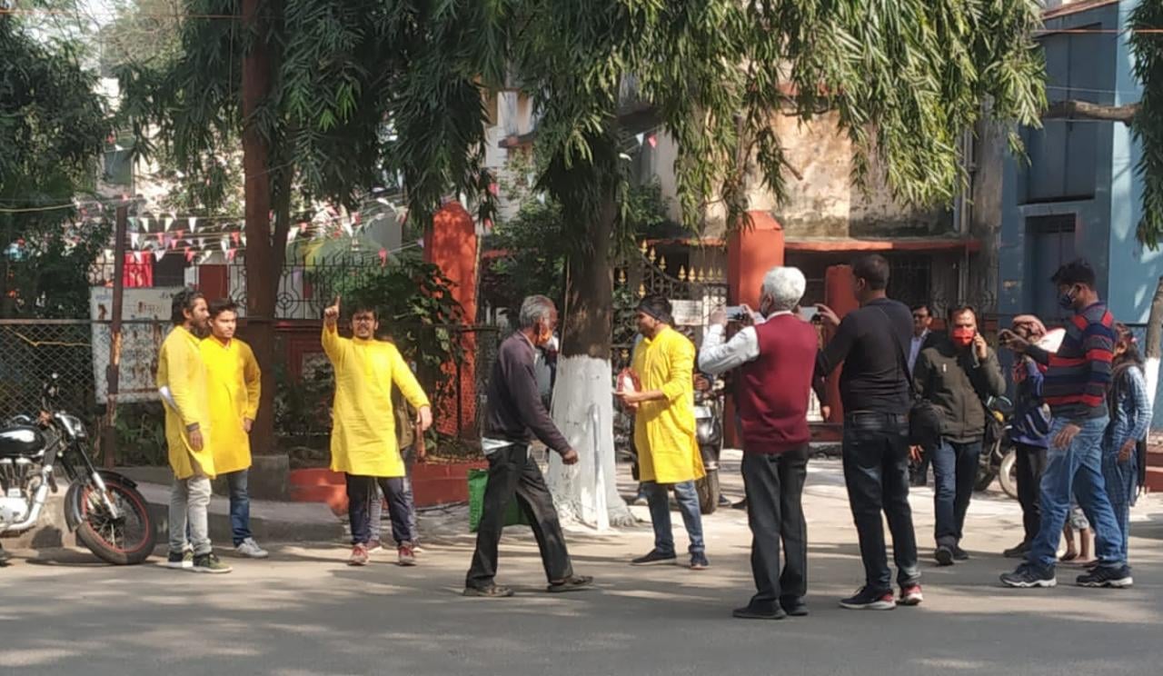 नई दिल्ली से आए युवाओं ने नुक्कड़ नाटक के जरिए  लोगों को कुष्ठ रोग के प्रति किया जागरूक