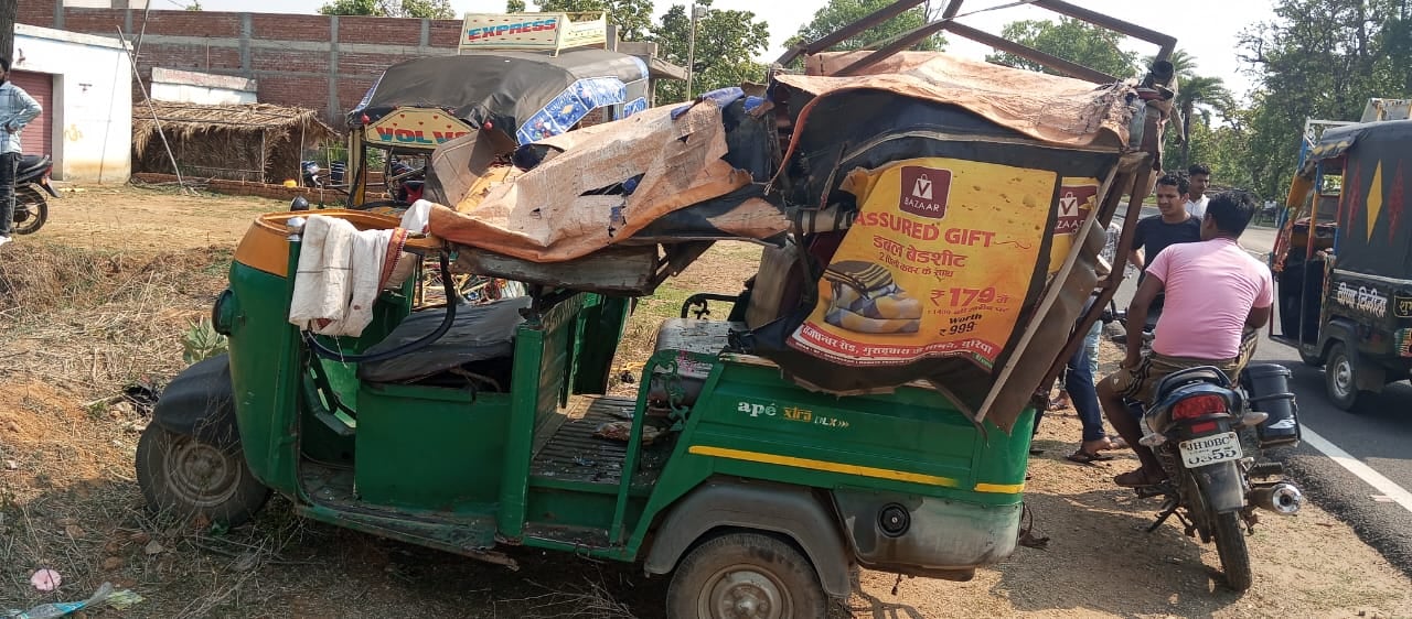 गिरिडीह के बिरनी  में बड़ा सड़क हादसा, दो ऑटो की टक्कर में 14 लोग घायल, हालत गंभीर