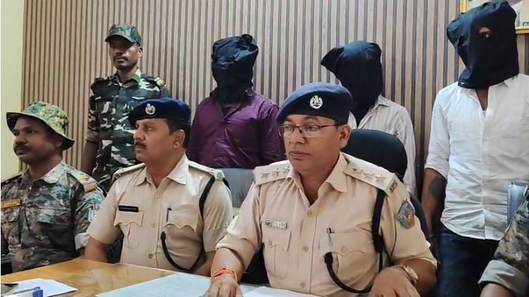 ब्राउन शुगर की तस्करी,बर्बाद हो रही युवा पीढ़ी,पुलिस का चला डंडा,तस्कर समेत तीन गिरफ्तार