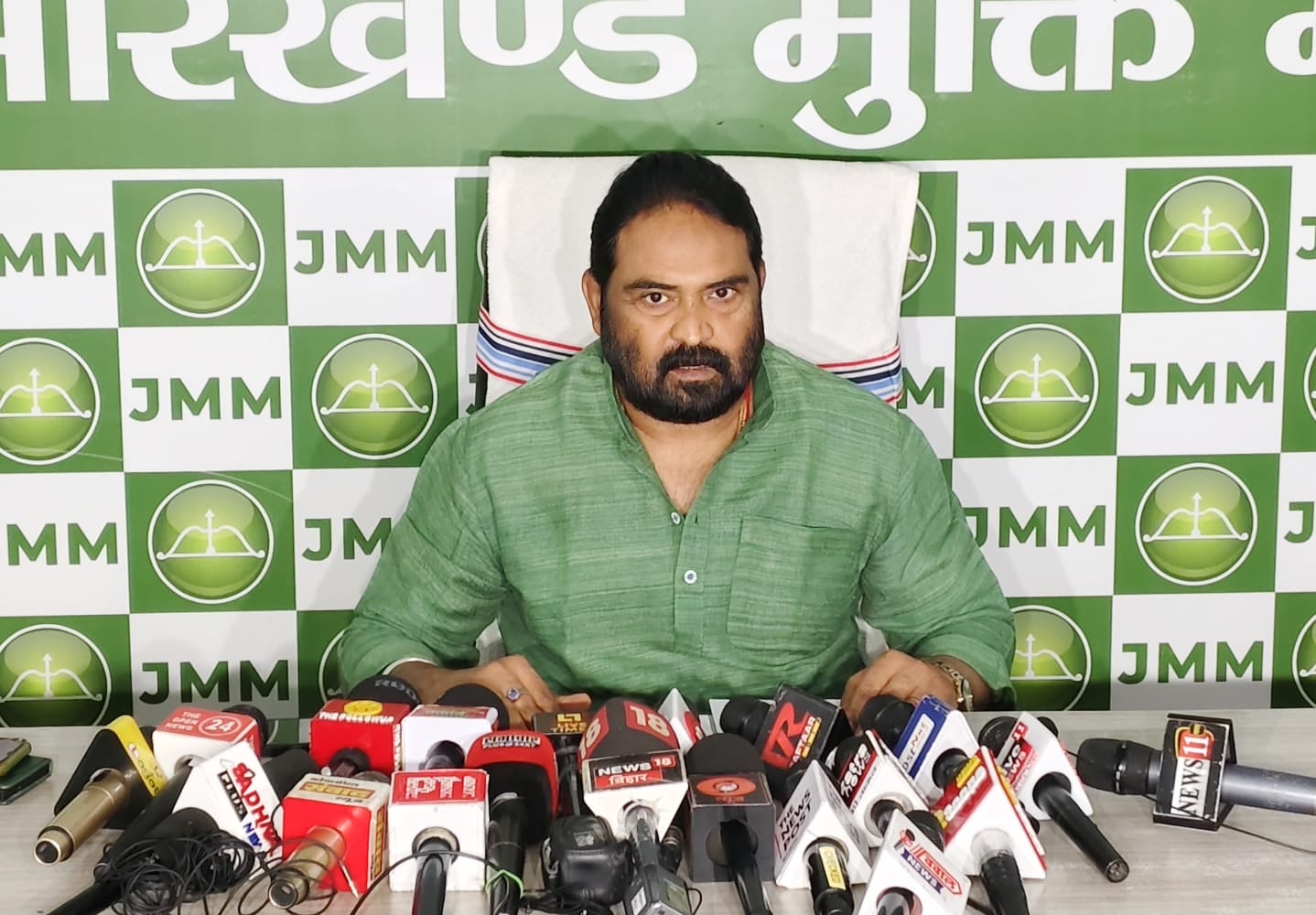 हेमंत सोरेन पर सवाल उठाने से पहले खुद की पार्टी में झांक कर देख ले बाबूलाल:JMM