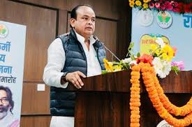 झारखंड के स्वास्थ्य मंत्री इरफान अंसारी ने रांची से बीजेपी विधायक सीपी सिंह पर बरसे , कहा- आप जैसे नेताओं की जहरीली जुबान ही नफरत की असली जड़ है