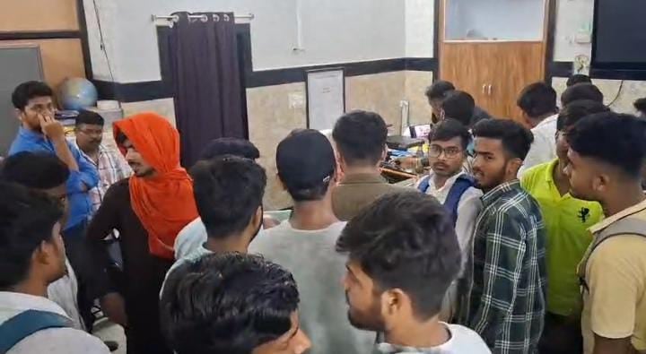 BREAKING:पटना के बीएन कॉलेज हॉस्टल में परीक्षा के दौरान बमबाजी, एक छात्र गंभीर रूप से घायल,इलाके में तनाव