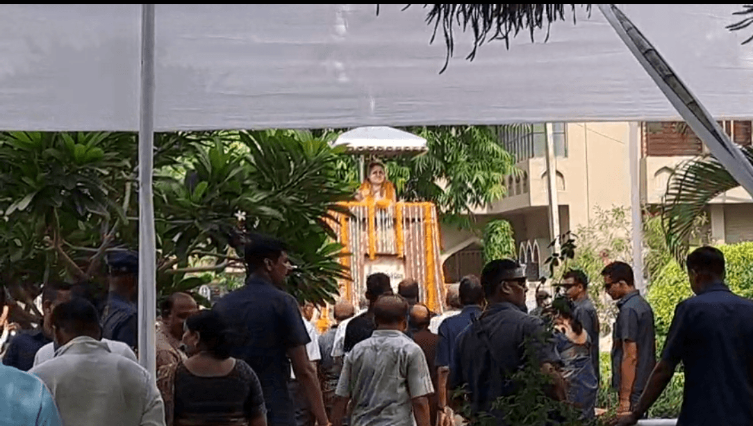 मुख्यमंत्री नीतीश कुमार ने पत्नी को किया याद, बेटे निशांत कुमार के साथ माल्यार्पण कर दी श्रद्धांजलि