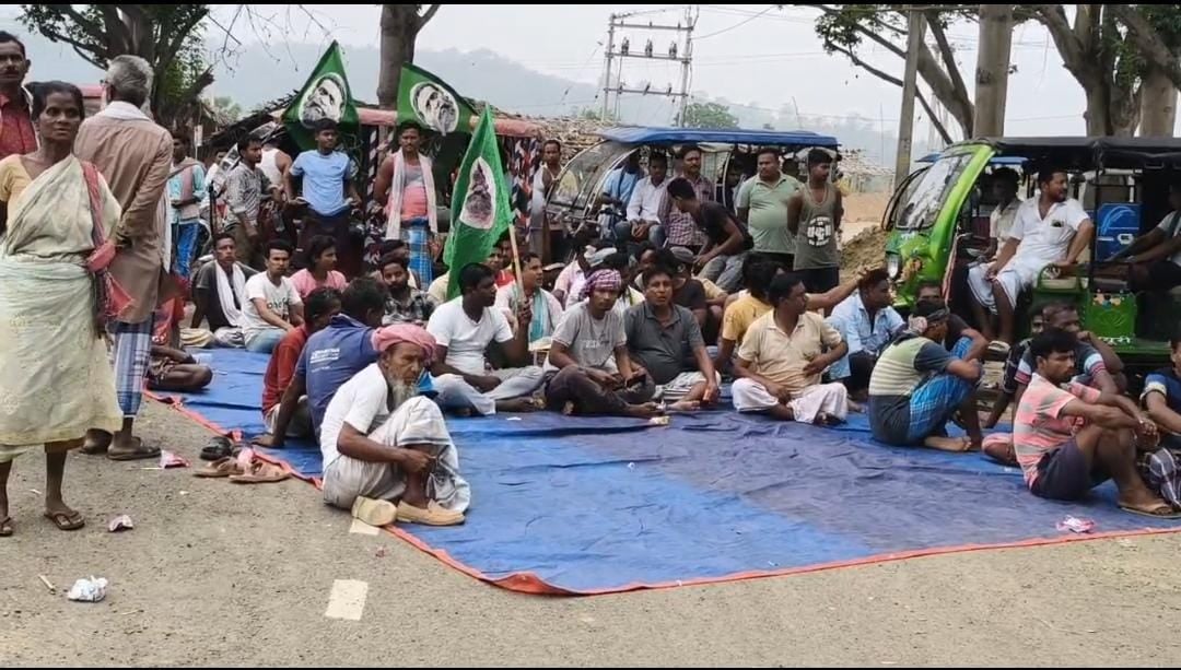 साहिबगंज के तालझारी में बीडीओ की कार्रवाई से मचा बवाल,आहत ठीकेदारों ने किया सड़क जाम, मामले की जांच में जुटी पुलिस